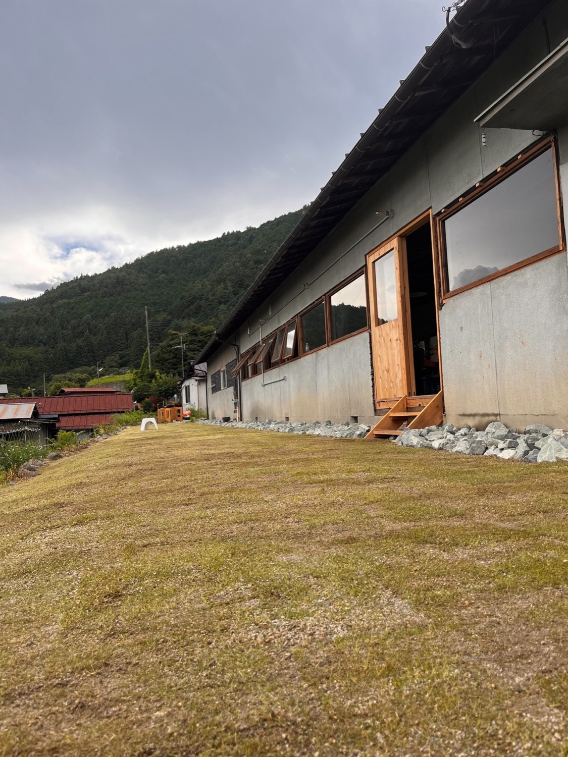 里山に建つ、molqの工房